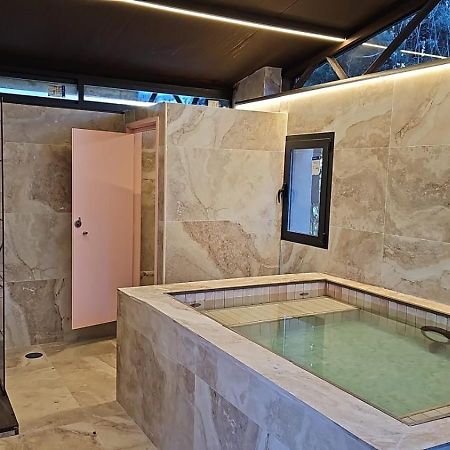 Hearts & Ponies Apartamentos Con Piscinas Privadas Cerca De La Warner Чинчон Екстер'єр фото